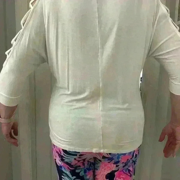 Molly & Isadora 1X off white top with sleeve cutouts Item# 3O - Picture 3 of 8